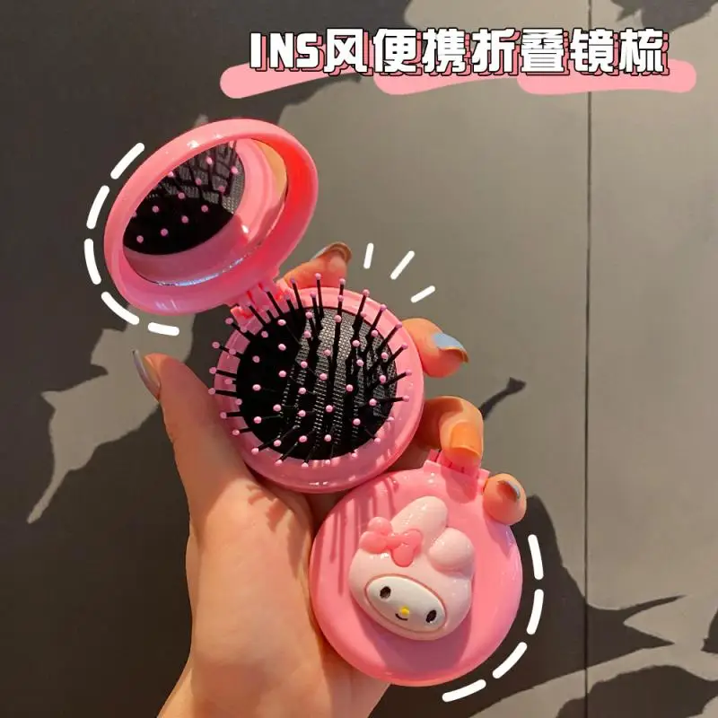 Sanrio Kawaii портативная круглая подушка безопасности Расческа Зеркало Hello Kitty My Melody Kuromi Cinnamoroll мультфильм милый мини туалетный подарок
Sanrio Kawaii портативная круглая подушка безопасности Расческа Зеркало Hello Kitty My Melody Kuromi Cinnamoroll мультфильм милый мини туалетный подарок