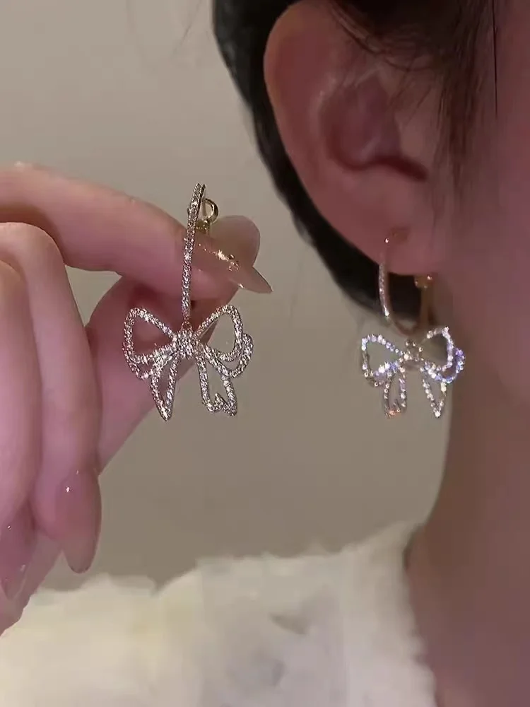 New Fashion Trend S925 Silver Needle Elegant Delicate Romantic Big Bow Tassel Earrings Women's Jewelry Party Gift Wholesale
New Fashion Trend S925 Silver Needle Elegant Delicate Romantic Big Bow Tassel Earrings Women's Jewelry Party Gift Wholesale
