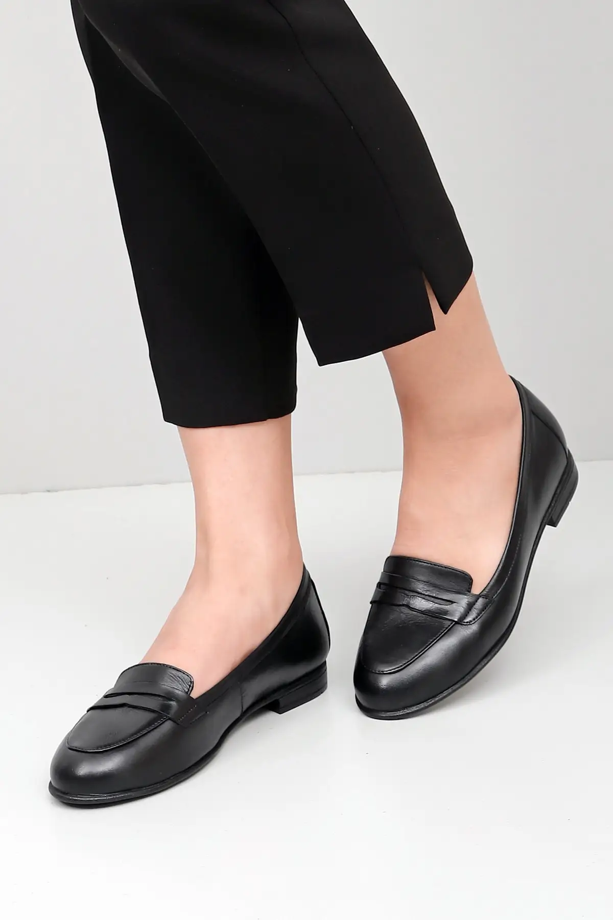 Women Flats Shoes Black Heart Genuine Leather Round Toe Flat Bottom Loafer Fashion Flats For Ladies Casual Summer Footwear
Women Flats Shoes Black Heart Genuine Leather Round Toe Flat Bottom Loafer Fashion Flats For Ladies Casual Summer Footwear