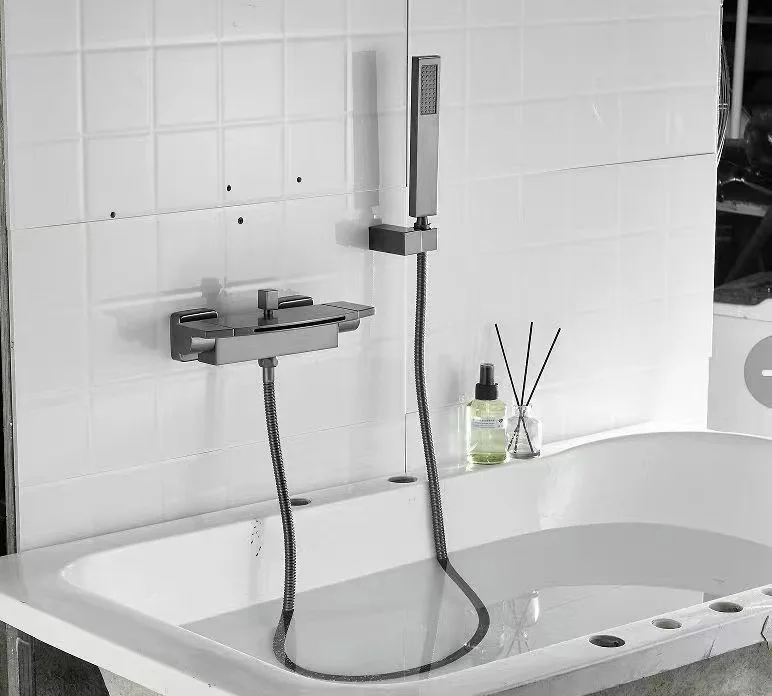 Copper Wall-Mounted Bathtub Waterfall Faucet with Bathtub Shower Double-Control Hot and Cold Water Rotatable Bathroom Bathroom
Copper Wall-Mounted Bathtub Waterfall Faucet with Bathtub Shower Double-Control Hot and Cold Water Rotatable Bathroom Bathroom