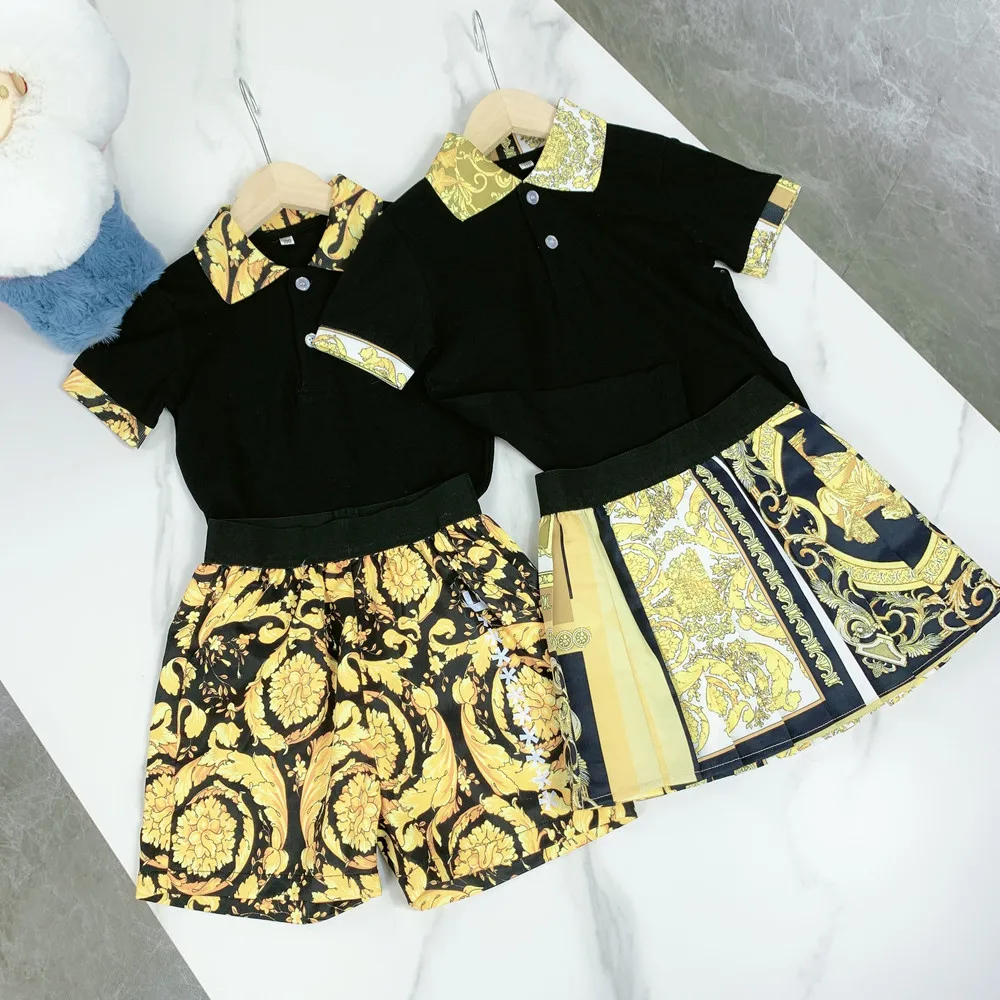 Luxury Brand Designer Kids Clothes Girls Summer Clothes Skirt Sets 2022 Fashion Children Outfit Polo Shirt Shorts 2Pcs Boys Suit
Luxury Brand Designer Kids Clothes Girls Summer Clothes Skirt Sets 2022 Fashion Children Outfit Polo Shirt Shorts 2Pcs Boys Suit