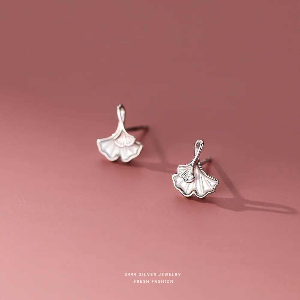 Женские серьги-гвоздики из серебра пробы, с фианитом
Женские серьги-гвоздики из серебра пробы, с фианитом