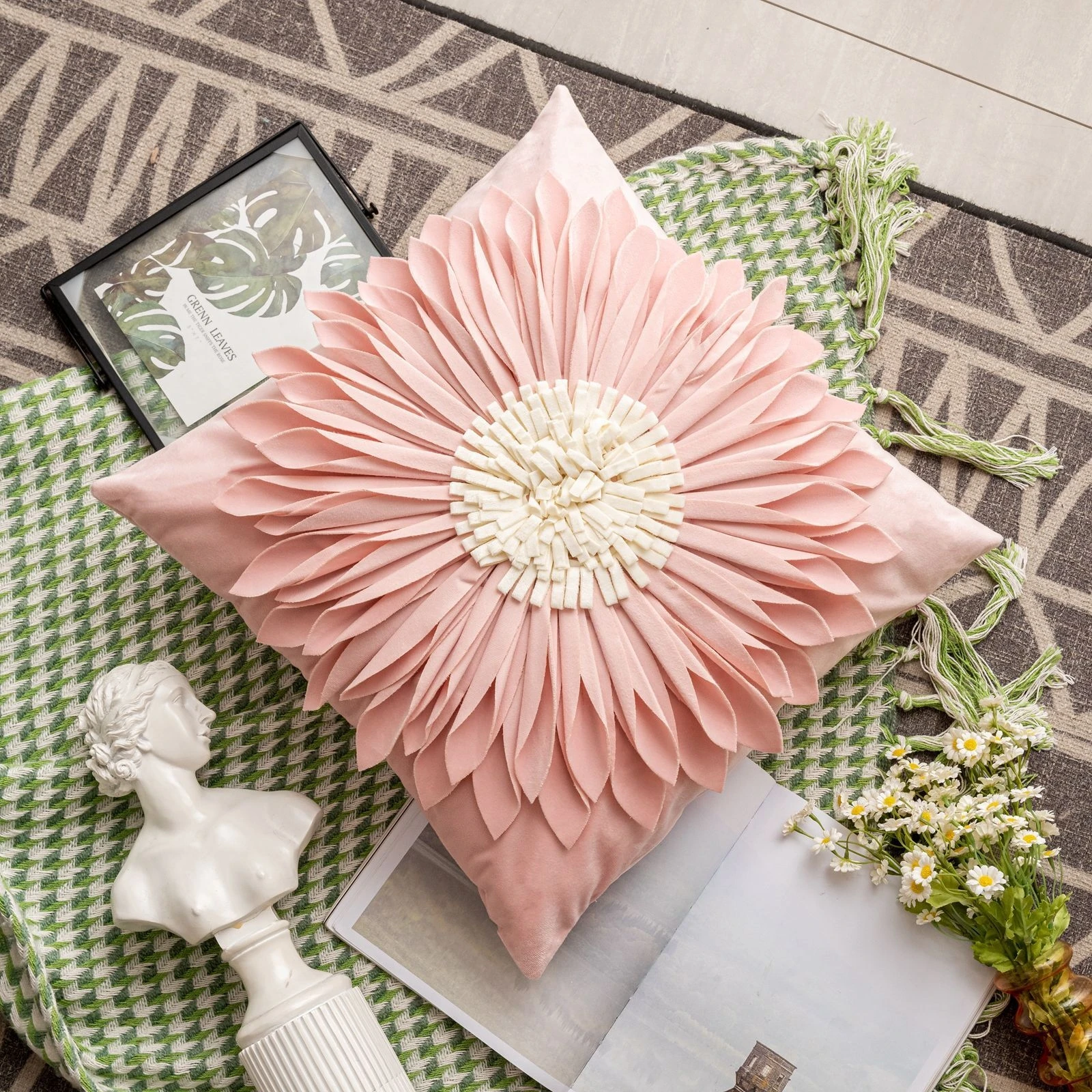 Chrysanthemum Shape Cushion Cover 45*45 Decorative Para Sofa Pillows Flower Design Home Decor Velvet Fashion Throw Pillow Cover
Chrysanthemum Shape Cushion Cover 45*45 Decorative Para Sofa Pillows Flower Design Home Decor Velvet Fashion Throw Pillow Cover