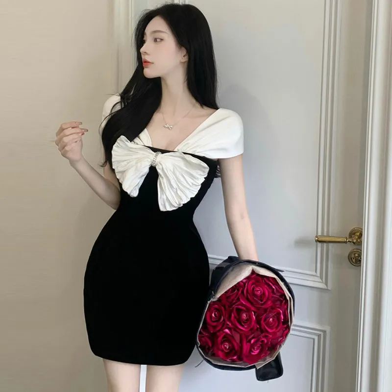 Sexy French Summer Chic One Piece Black Dress Pleated Big Bowknot Off Shoulder Evening Party Dress Bodycon Club Super Mini Dress
Sexy French Summer Chic One Piece Black Dress Pleated Big Bowknot Off Shoulder Evening Party Dress Bodycon Club Super Mini Dress