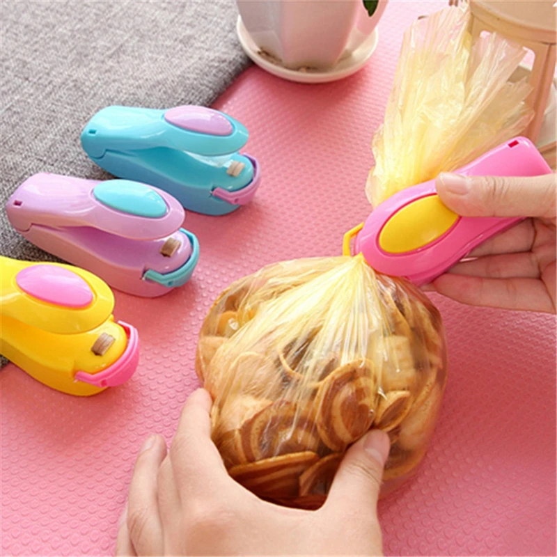 Mini Plastic Bag Sealer Machine Storage Bag Clip Sealing Machine Portable Sealer Packing Seal for Food Snack Kitchen Gadgets
Mini Plastic Bag Sealer Machine Storage Bag Clip Sealing Machine Portable Sealer Packing Seal for Food Snack Kitchen Gadgets