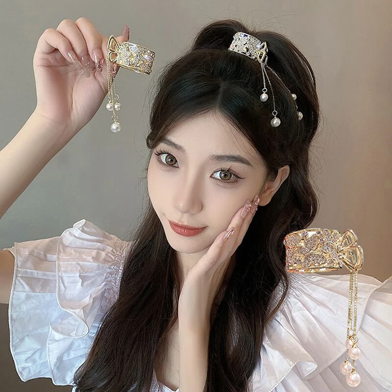 Pearl Tassel Hair Clip Rhinestone Ponytail Clip Fixed Hair Claw Women Bun Barrettes Hairpins Hair Accessories Headwear
Pearl Tassel Hair Clip Rhinestone Ponytail Clip Fixed Hair Claw Women Bun Barrettes Hairpins Hair Accessories Headwear
