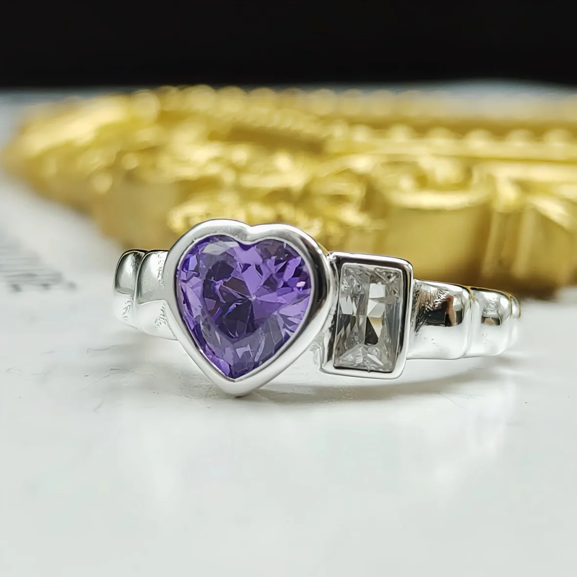 S925 Sterling Silver Designer's Temperament Sense Purple Diamond Love Ring Designed By Female Minority for Light Luxury Fashion
S925 Sterling Silver Designer's Temperament Sense Purple Diamond Love Ring Designed By Female Minority for Light Luxury Fashion
