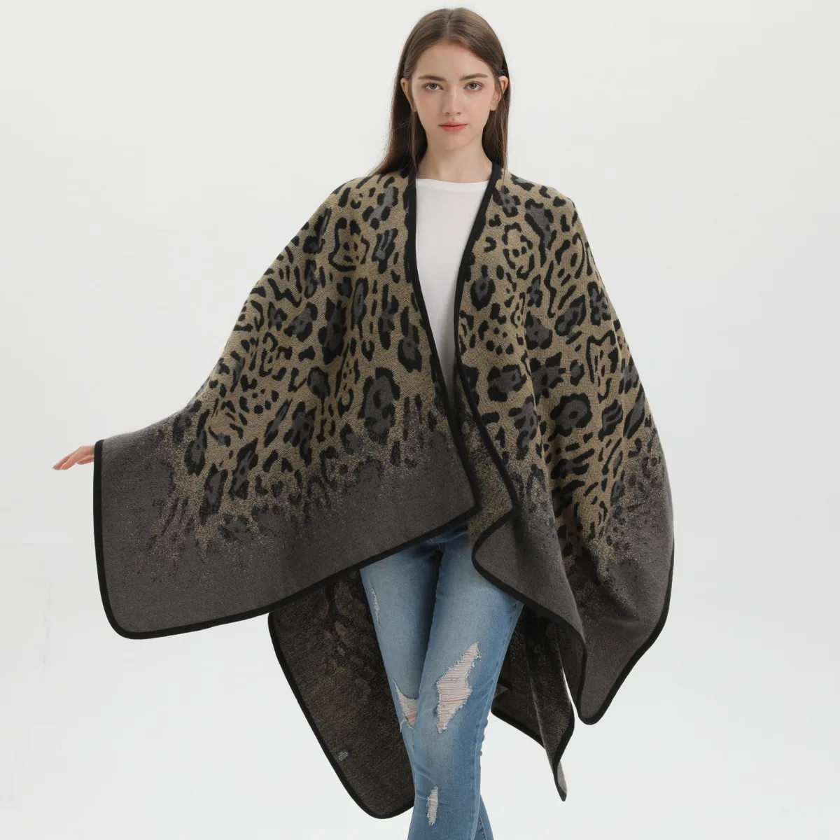 Classic Leopard Print Women's Capes Autumn Winter New Thickened Warm Printed Shawl Coats Mujer
Classic Leopard Print Women's Capes Autumn Winter New Thickened Warm Printed Shawl Coats Mujer