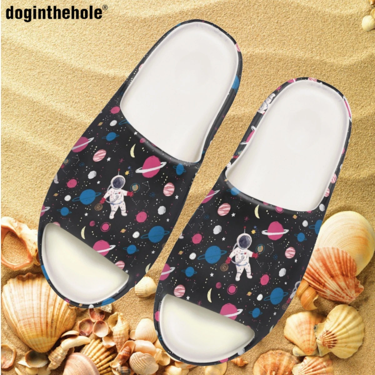 Летние новые тапочки Doginthehole для женщин и мужчин, мультяшный астронавт, принт, кокосовые тапочки, пляжные сандалии для женщин
Летние новые тапочки Doginthehole для женщин и мужчин, мультяшный астронавт, принт, кокосовые тапочки, пляжные сандалии для женщин