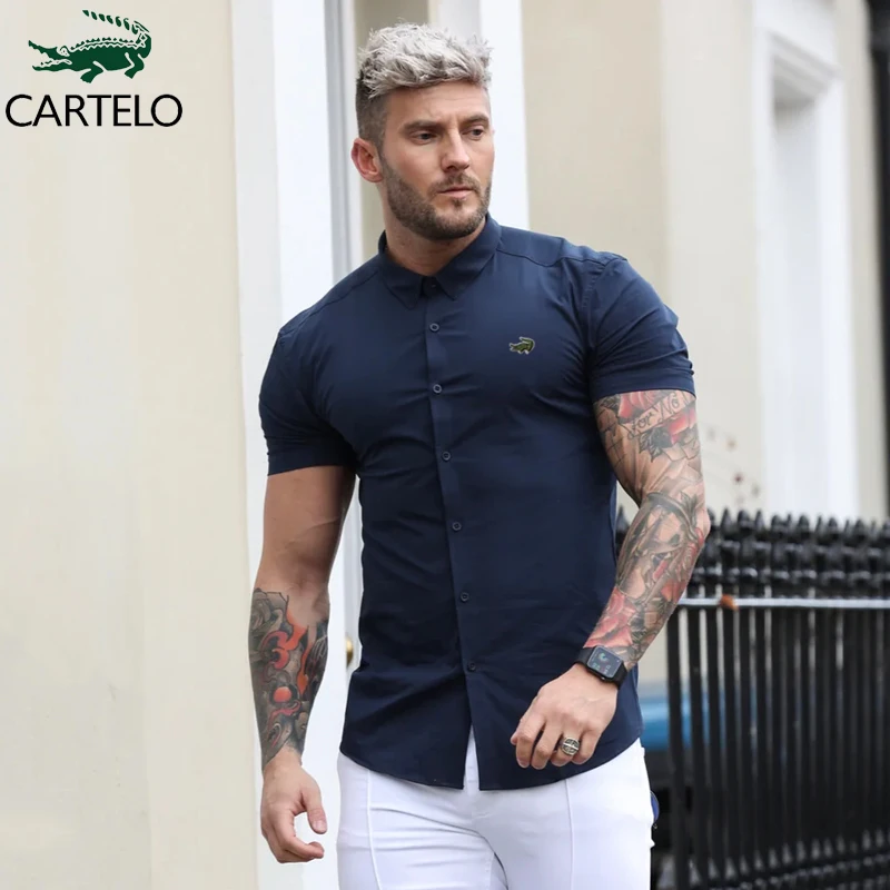 Мужская рубашка с отложным воротником, на одной пуговице 
Мужская рубашка с отложным воротником, на одной пуговице