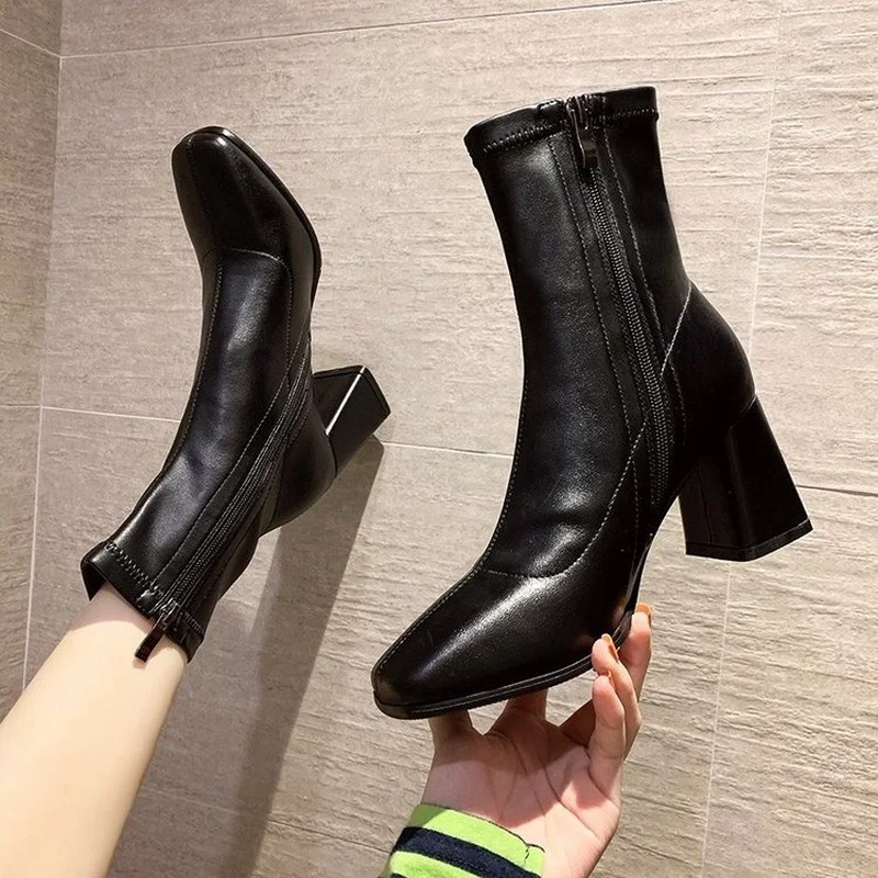 2022 Autumn new pointed toe side zipper women's thick heel medium heel ladies Martin boots 2615
2022 Autumn new pointed toe side zipper women's thick heel medium heel ladies Martin boots 2615