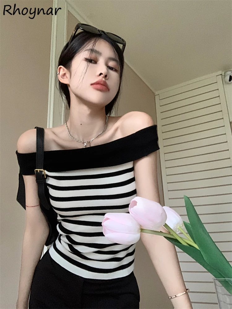 Short Sleeve T-shirts Women Off-shoulder Backless Striped Knitted Crop Sexy Elegant Holiday Streetwear Retro Cool Tender Tees BF 
Short Sleeve T-shirts Women Off-shoulder Backless Striped Knitted Crop Sexy Elegant Holiday Streetwear Retro Cool Tender Tees BF