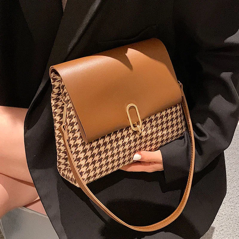 popular women's 2021 autumn and winter retro versatile One Shoulder Messenger thousand bird lattice fashionable small square
popular women's 2021 autumn and winter retro versatile One Shoulder Messenger thousand bird lattice fashionable small square