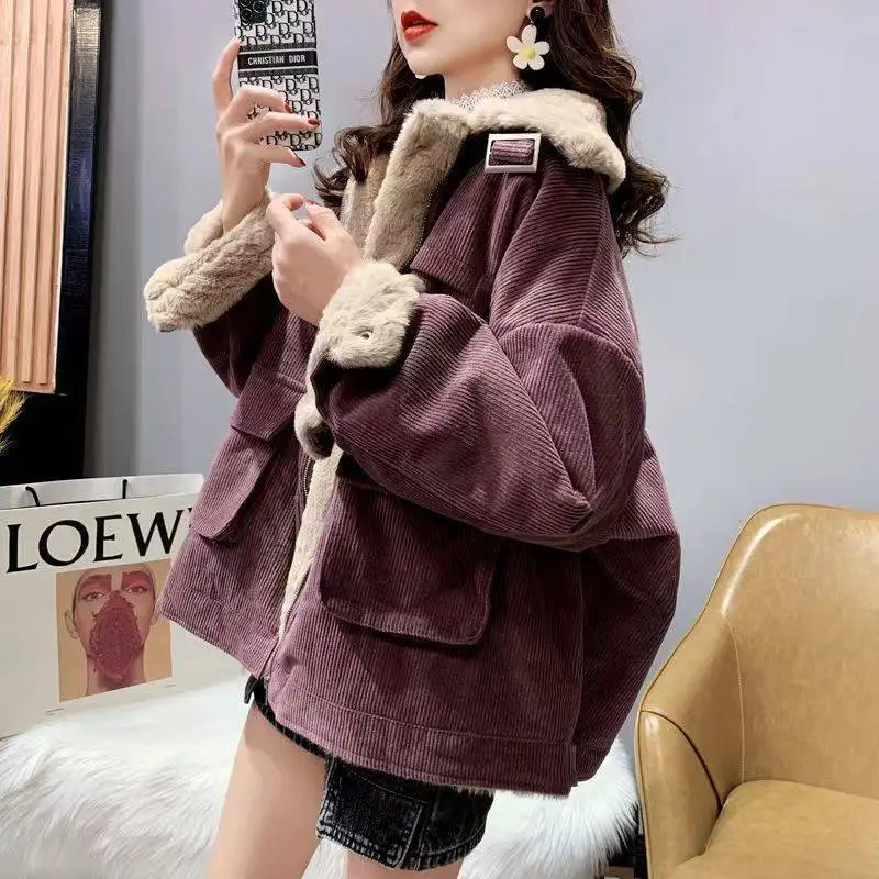 Coat women's cotton clothes autumn and winter Korean version loose corduroy plus velvet thickened tooling lamb wool padded coat
Coat women's cotton clothes autumn and winter Korean version loose corduroy plus velvet thickened tooling lamb wool padded coat