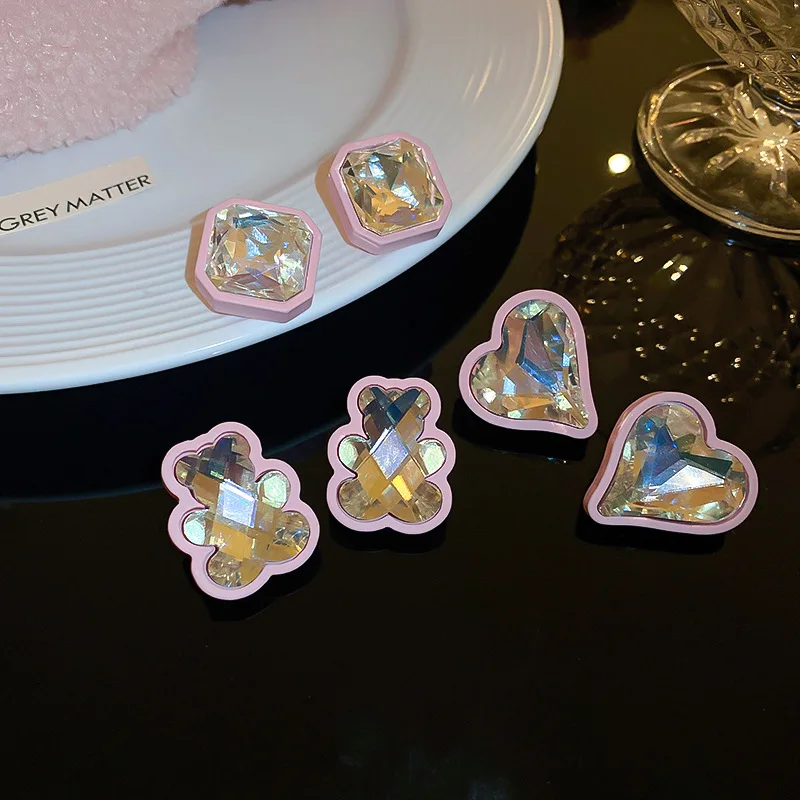 925 Silver Needle Pink Diamond Square Heart Bear Earrings Trendy Earrings Design Graceful Earrings Love Pink Bear Ear Studs
925 Silver Needle Pink Diamond Square Heart Bear Earrings Trendy Earrings Design Graceful Earrings Love Pink Bear Ear Studs