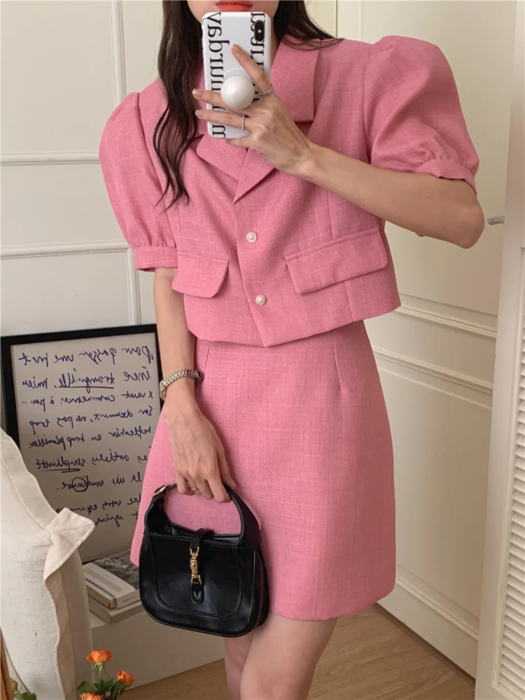 Women Summer Tweed Two Piece Set Outfits Vintage Puff Sleeve Crop Top Short Jacket + A-Line Mini Skirt 2 Pieces Ensemble Femme
Women Summer Tweed Two Piece Set Outfits Vintage Puff Sleeve Crop Top Short Jacket + A-Line Mini Skirt 2 Pieces Ensemble Femme