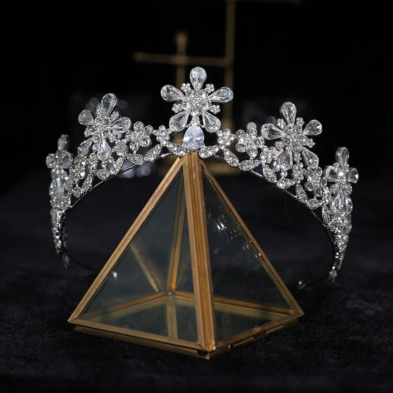 MYFEIVO Zircon Rhinestone Tiara Headwear Bridal Wedding Photography Hair Band Super Immortal Luxury Headband HQ2178
MYFEIVO Zircon Rhinestone Tiara Headwear Bridal Wedding Photography Hair Band Super Immortal Luxury Headband HQ2178