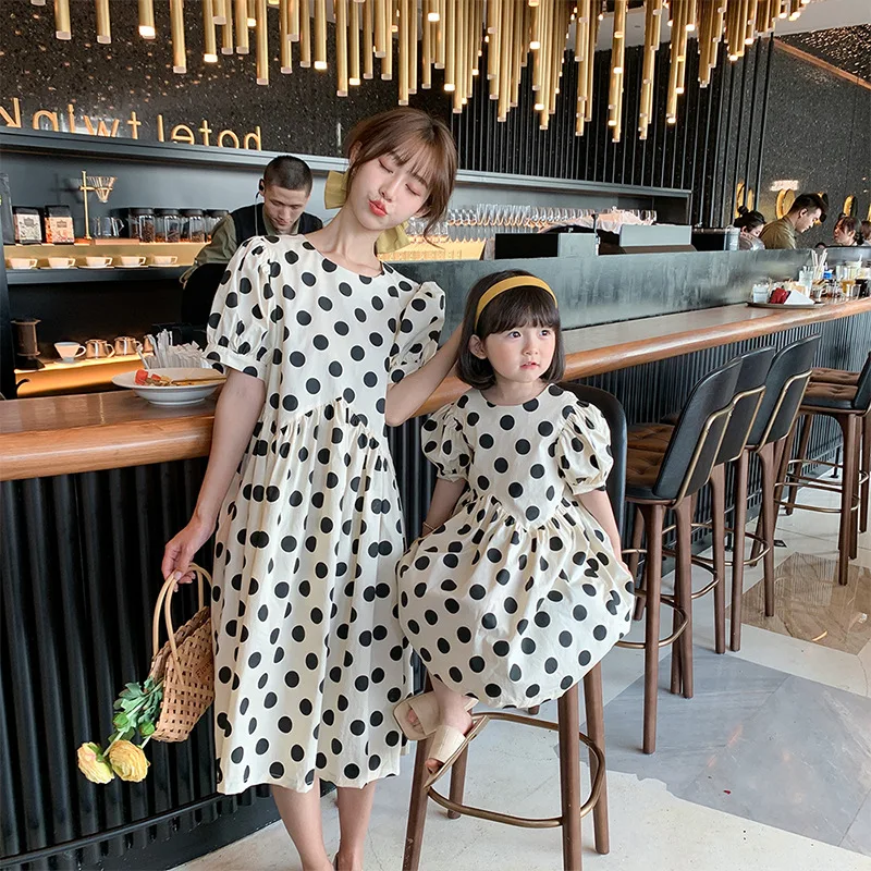 2022 Mother And Daughter Polka Dot Dress Parent And Child Summer Clothes Women's Summer Dresses Mom Baby Girls Matching Clothing
2022 Mother And Daughter Polka Dot Dress Parent And Child Summer Clothes Women's Summer Dresses Mom Baby Girls Matching Clothing