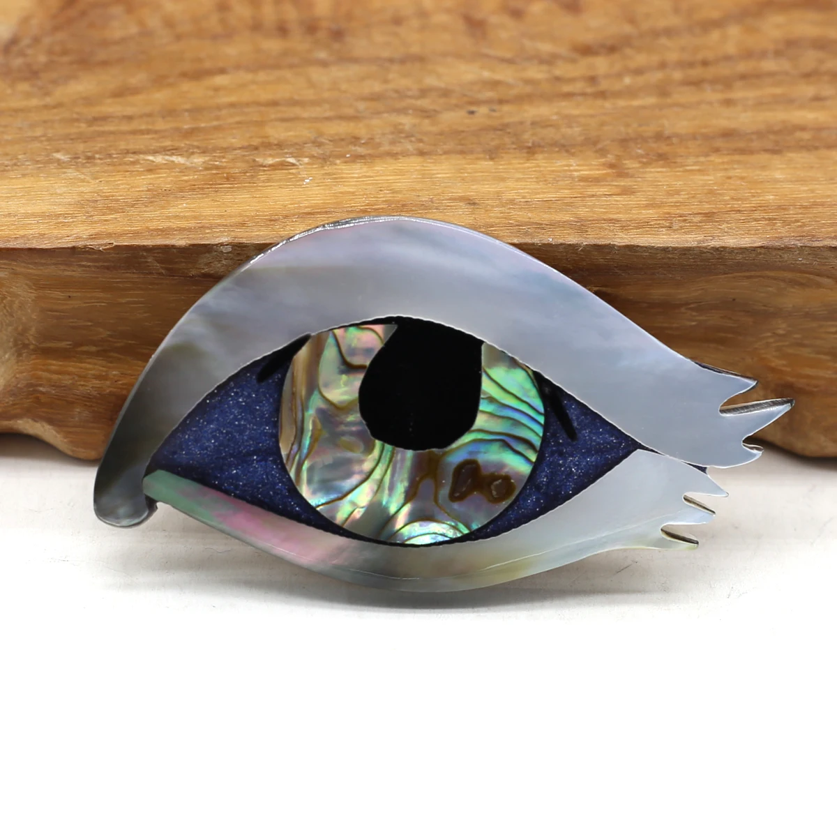 Natural Mother of Pearl Brooch Evil Eye Shell Pins Pendant for Women Men Jewelry Making DIY Charms Brooches Necklace Accessory 
Natural Mother of Pearl Brooch Evil Eye Shell Pins Pendant for Women Men Jewelry Making DIY Charms Brooches Necklace Accessory