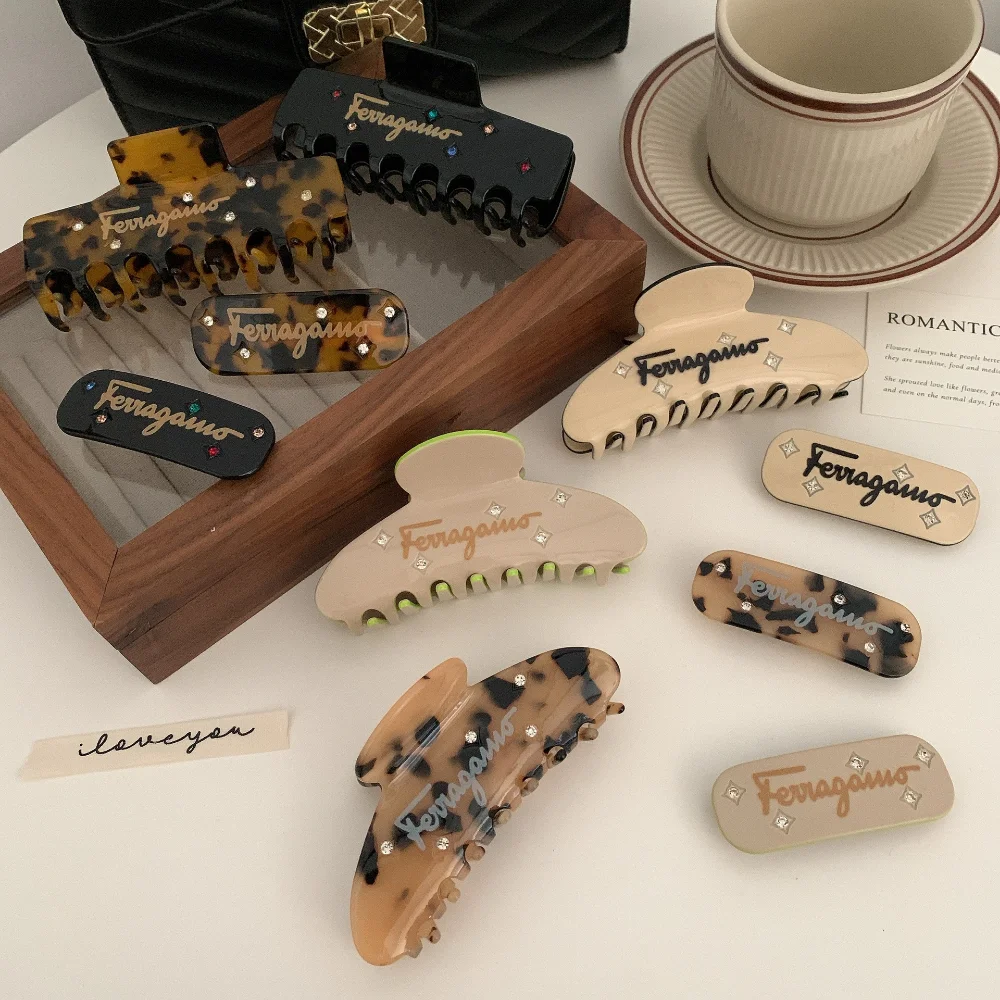 Fashion Acetate Sheet Rhinestone Geometric Hairclip Women High-end Letter Leopard Print Gripper Hair Accessories 2023 New Gifts
Fashion Acetate Sheet Rhinestone Geometric Hairclip Women High-end Letter Leopard Print Gripper Hair Accessories 2023 New Gifts