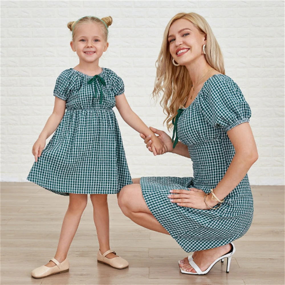 PopReal Summer Mom And Daughter Dress Sweet Green Plaid Puff Sleeve Mom Girl Matching Dress Family Look Parent-Child Outfit
PopReal Summer Mom And Daughter Dress Sweet Green Plaid Puff Sleeve Mom Girl Matching Dress Family Look Parent-Child Outfit