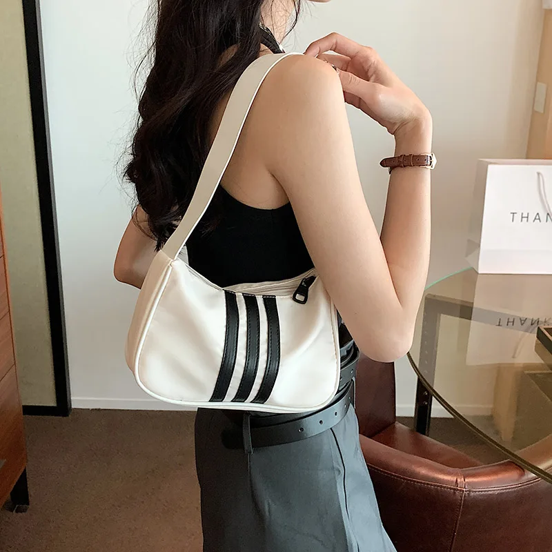 Leisure Trend Women's Shoulder Bag Fashion Simple Small Square Bag Designer Handbag and Wallet Women's Brand Bag
Leisure Trend Women's Shoulder Bag Fashion Simple Small Square Bag Designer Handbag and Wallet Women's Brand Bag