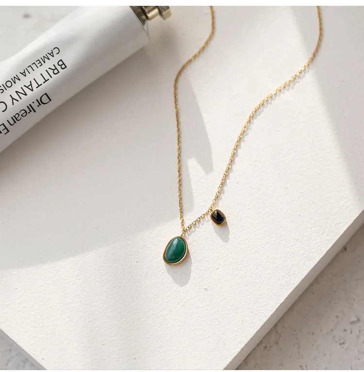 Ожерелье женское из титановой стали, модное ожерелье с двойным агатом зеленого цвета, асимметричное колье до ключиц, лето 2022 
Ожерелье женское из титановой стали, модное ожерелье с двойным агатом зеленого цвета, асимметричное колье до ключиц, лето 2022