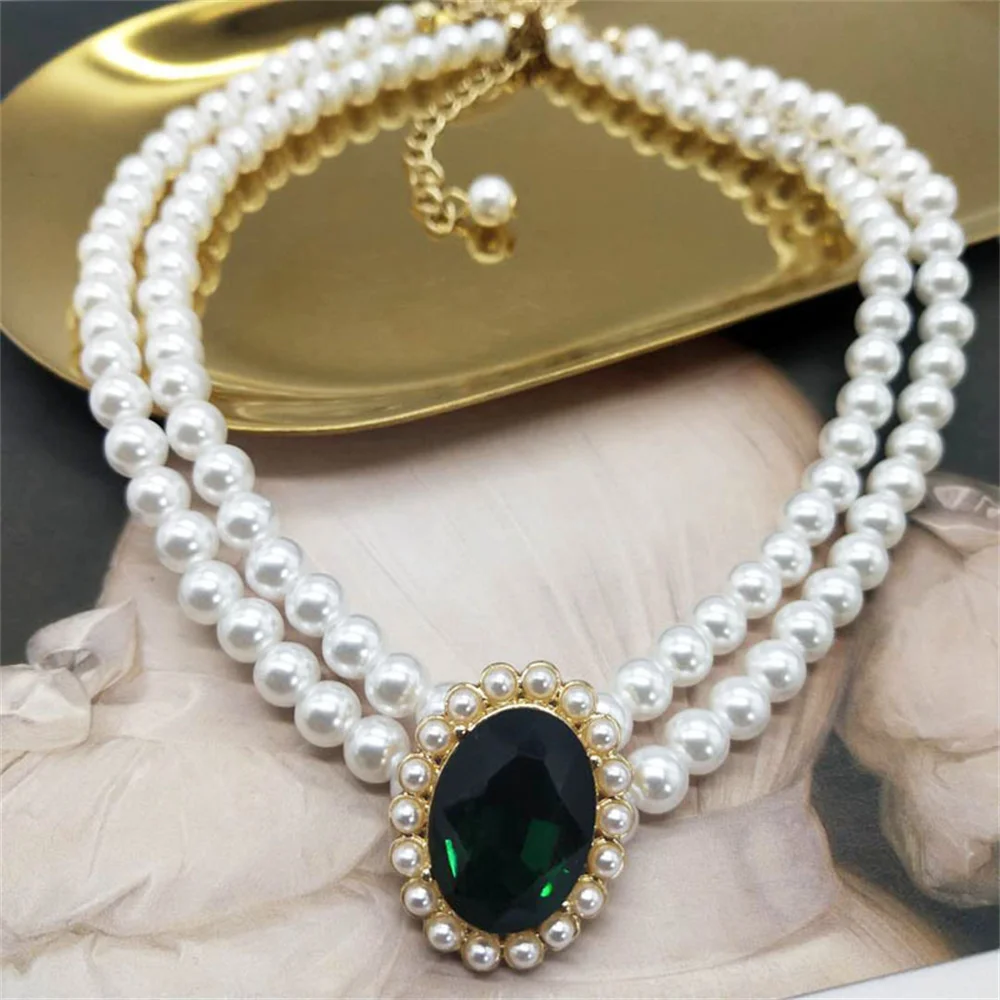

Elegant Pearl Necklace for Women Vintage Emerald Gemstone Pendant Double Layered Clavicle Chain Wedding Party Jewelry Choker
