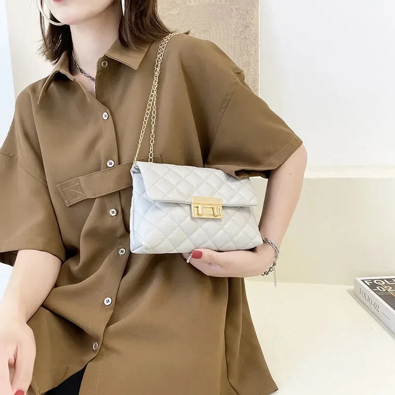 French Niche Luxury Design Women Contrast Color Bag 2022 New Style Fashion Lock Messenger Bag Horizontal Square Bag Dropshipping
French Niche Luxury Design Women Contrast Color Bag 2022 New Style Fashion Lock Messenger Bag Horizontal Square Bag Dropshipping