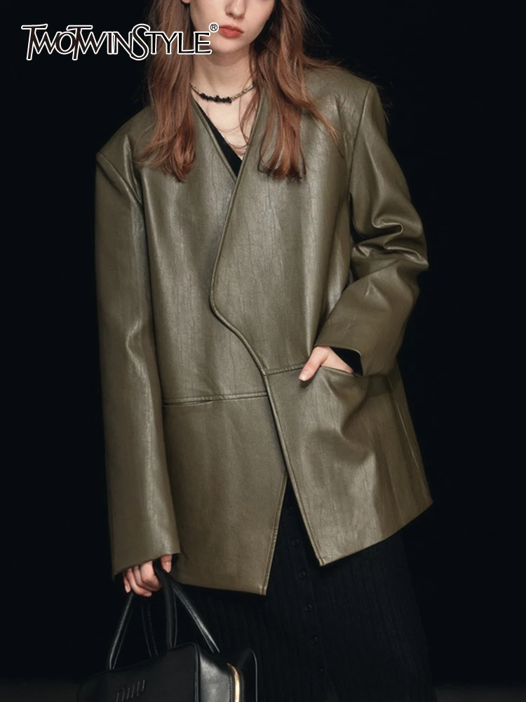 Женское кожаное пальто TWOTWINSTYLE, однотонное свободное повседневное пальто с V-образным вырезом, длинными рукавами и карманами в минималистичном стиле на лето
Женское кожаное пальто TWOTWINSTYLE, однотонное свободное повседневное пальто с V-образным вырезом, длинными рукавами и карманами в минималистичном стиле на лето