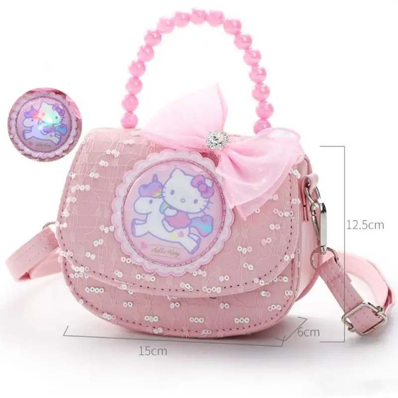 Новая симпатичная сумка-тоут Sanrio Hello Kitty, милая модная сумка через плечо, маленькая сумка-мессенджер принцессы, блестящая сумка, подарки для девочек
Новая симпатичная сумка-тоут Sanrio Hello Kitty, милая модная сумка через плечо, маленькая сумка-мессенджер принцессы, блестящая сумка, подарки для девочек