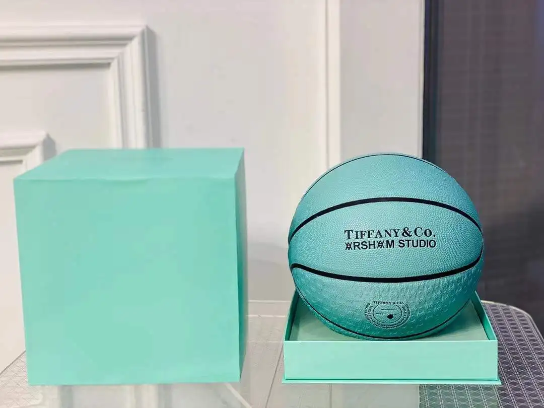 Tiffan&Co basketball gift box Danie arsha Knight tiffan Blue Limited Edition basketball full package commemorative basketball
Tiffan&Co basketball gift box Danie arsha Knight tiffan Blue Limited Edition basketball full package commemorative basketball