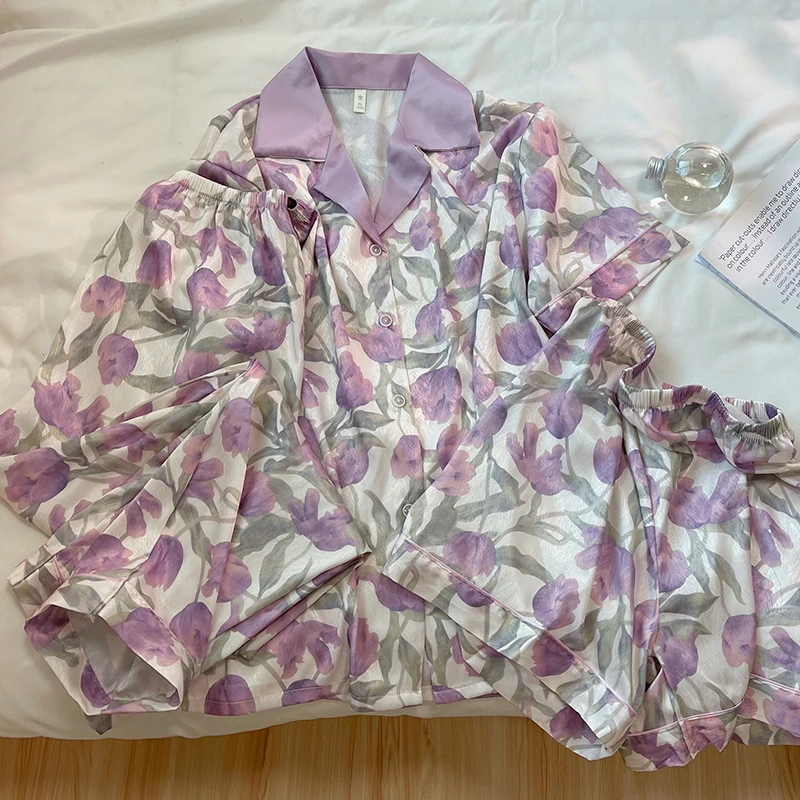 

Пижама женская летняя тонкая одежда для сна из вискозы Новинка 2023 Высококачественная Домашняя одежда из трех предметов с фиолетовым тюльпаном