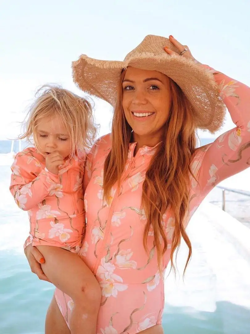 Mother Daughter One Piece Swimsuits Long Sleeve Mommy Swimwear Zipper Front Mom And Girls Bathing Suit Family Matching Clothes
Mother Daughter One Piece Swimsuits Long Sleeve Mommy Swimwear Zipper Front Mom And Girls Bathing Suit Family Matching Clothes