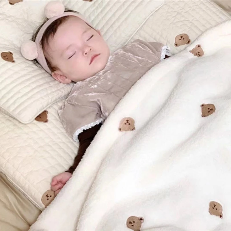 Newborn Baby Cotton Blanket Spring Autumn And Winter Thick Napping Blanket Bear Embroidery Blankets For Bed Sofa 130x90cm
Newborn Baby Cotton Blanket Spring Autumn And Winter Thick Napping Blanket Bear Embroidery Blankets For Bed Sofa 130x90cm