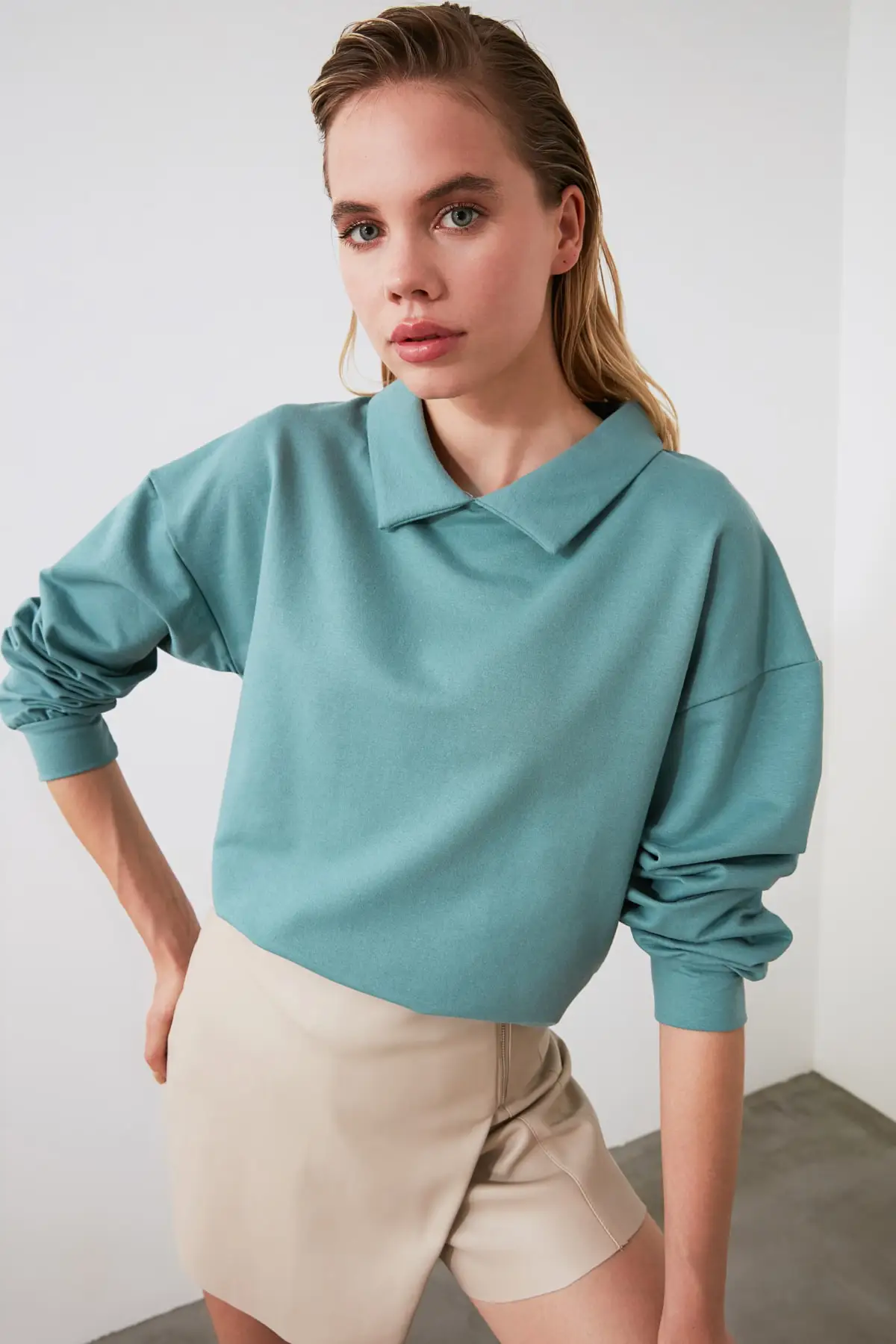 Trendyol Turtleneck Shirt Basic Knitted Sweatshirt TWOAW21SW0042 
Trendyol Turtleneck Shirt Basic Knitted Sweatshirt TWOAW21SW0042