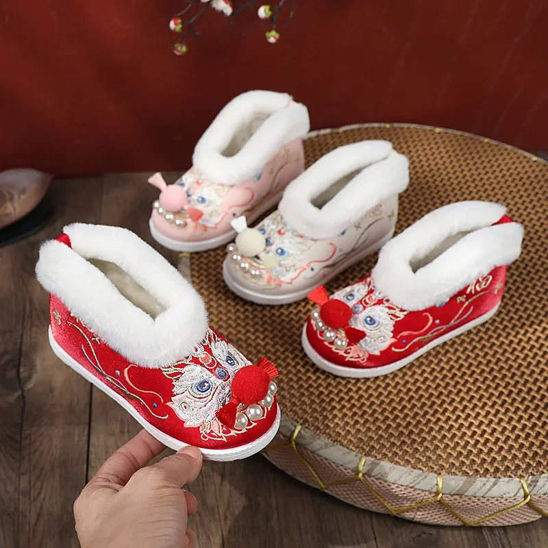 Girls Embroidered Shoes Fashion Vintage Kids Princess Hanfu Cotton Shoes Winter Chinese Tradition Children Handmade Plush Boots
Girls Embroidered Shoes Fashion Vintage Kids Princess Hanfu Cotton Shoes Winter Chinese Tradition Children Handmade Plush Boots