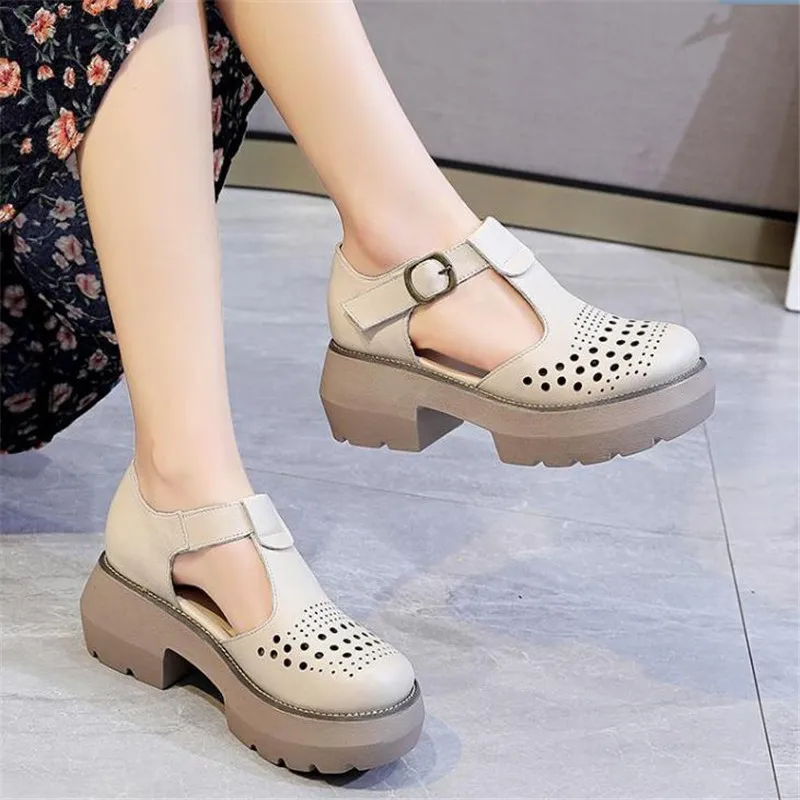 Босоножки женские летние из экокожи, на высокой танкетке
Босоножки женские летние из экокожи, на высокой танкетке