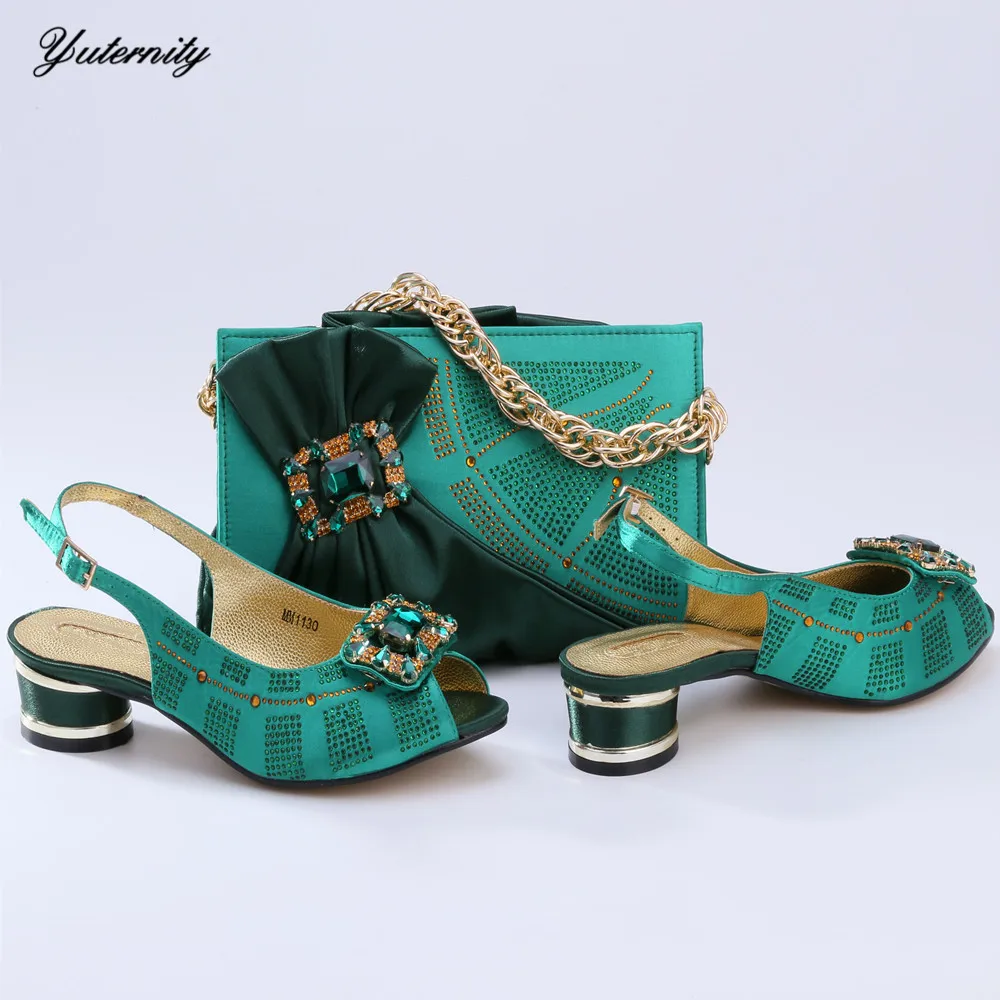 Nigerian Style Decoration With Rhinestone Shoes And Bag Set African Summer Ladies Pumps Shoes And Bag Set For Wedding Party
Nigerian Style Decoration With Rhinestone Shoes And Bag Set African Summer Ladies Pumps Shoes And Bag Set For Wedding Party