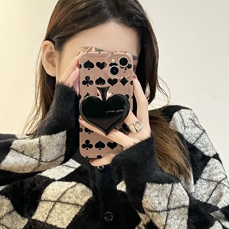Роскошный чехол в стиле ретро с цветочным кронштейном в виде покера, корейский чехол для телефона iPhone 13, 12, 11 Pro, Xs, Max, X, Xr, 7, 8, Puls, SE 2, мягкий сил... 
Роскошный чехол в стиле ретро с цветочным кронштейном в виде покера, корейский чехол для телефона iPhone 13, 12, 11 Pro, Xs, Max, X, Xr, 7, 8, Puls, SE 2, мягкий сил...