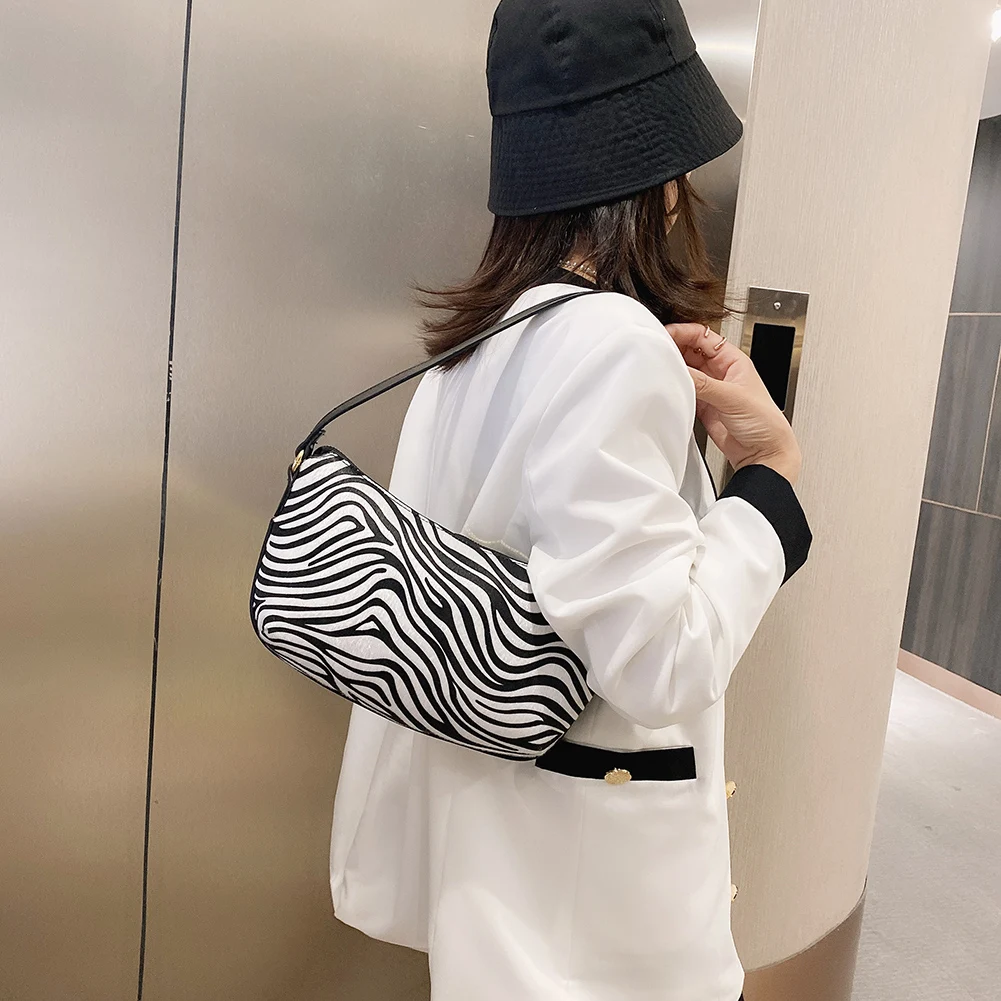 Ladies Casual Zipper Shoulder Bag 2020 New Retro Women Shoulder Bag Pu Leather Zebra Print Female Messenger Bag
Ladies Casual Zipper Shoulder Bag 2020 New Retro Women Shoulder Bag Pu Leather Zebra Print Female Messenger Bag