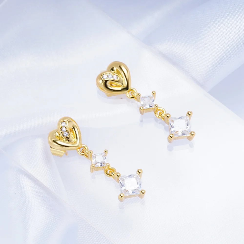 Three Gold Color Inlaid Crystal Geometric Classic Square Stud Earrings Light Luxury Mature Glamour Women Jewelry Accessories
Three Gold Color Inlaid Crystal Geometric Classic Square Stud Earrings Light Luxury Mature Glamour Women Jewelry Accessories