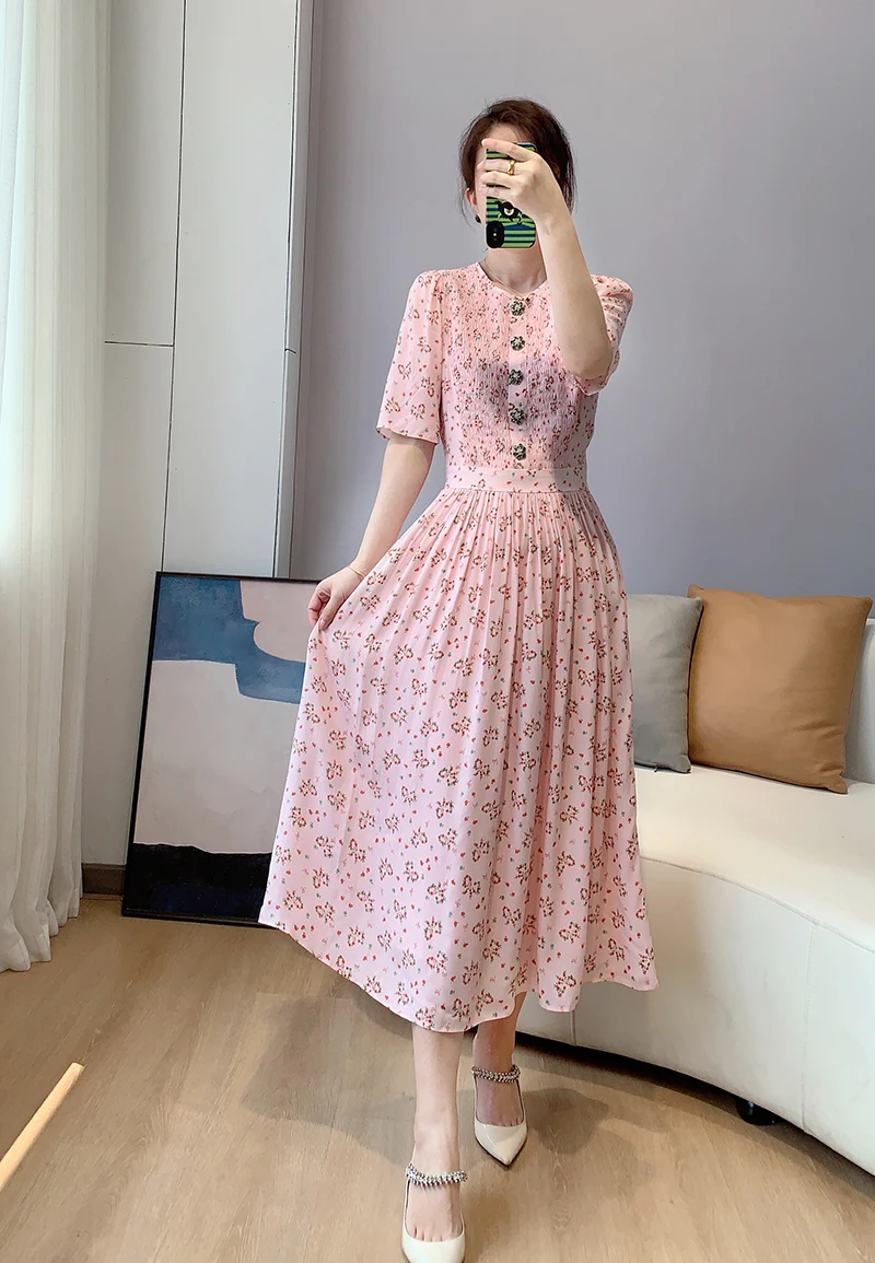 Elegant Fashion Jewelry Buttons Floral Print Silk Smocked Midi Dress UK 8-UK 16
Elegant Fashion Jewelry Buttons Floral Print Silk Smocked Midi Dress UK 8-UK 16