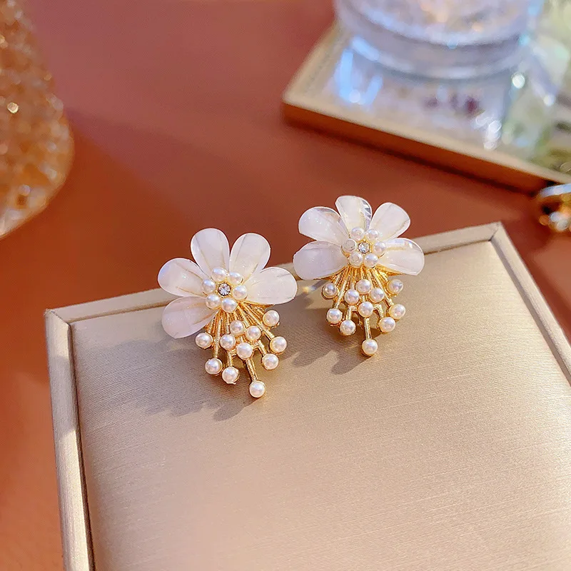 2023 New Fashion Trend Unique Design Elegant Delicate Flower Stamens Pearl Earrings Women Jewelry Wedding Party Gifts Wholesale
2023 New Fashion Trend Unique Design Elegant Delicate Flower Stamens Pearl Earrings Women Jewelry Wedding Party Gifts Wholesale