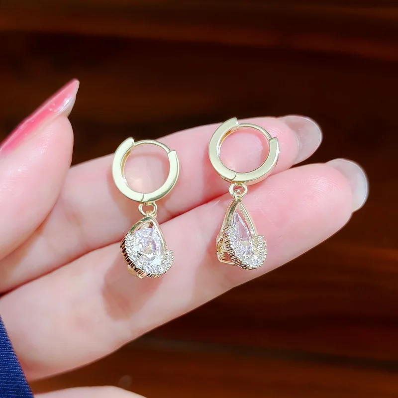 2022 New Korean Fashion Spring Joker Zircon Drops Earrings Daily Wear Collection Gift Women Jewelry Earrings
2022 New Korean Fashion Spring Joker Zircon Drops Earrings Daily Wear Collection Gift Women Jewelry Earrings