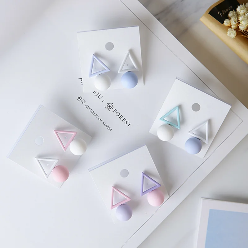 Korean Asymmetrical Geometric Pearl Triangle Earrings for Women 2023 Trending Luxury Designer Jewelry Kpop Accessories
Korean Asymmetrical Geometric Pearl Triangle Earrings for Women 2023 Trending Luxury Designer Jewelry Kpop Accessories