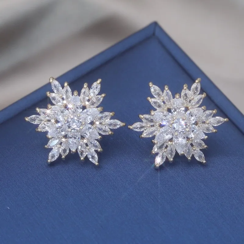 Korea New Design Fashion Jewelry 14K Gold Plating Luxury Zircon Snow Flower Earrings Elegant Women Party Accessories
Korea New Design Fashion Jewelry 14K Gold Plating Luxury Zircon Snow Flower Earrings Elegant Women Party Accessories