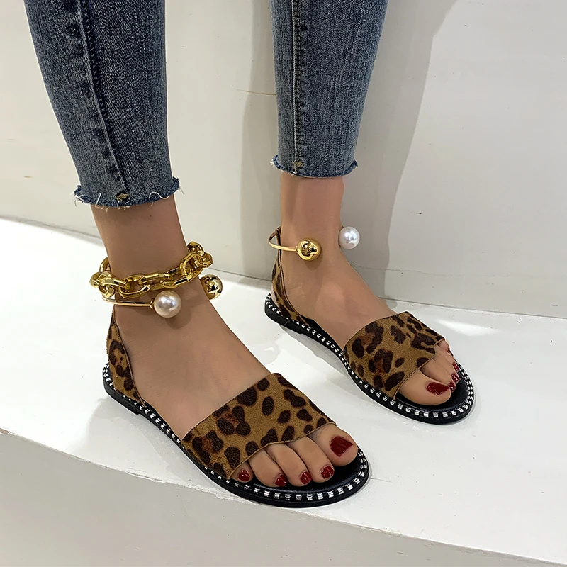 Sandals Women's New Large Size 35-43 Open Toe Korean Pearl Buckle Foot Women Sandals Leopard Print Comfortable Beach Shoes
Sandals Women's New Large Size 35-43 Open Toe Korean Pearl Buckle Foot Women Sandals Leopard Print Comfortable Beach Shoes