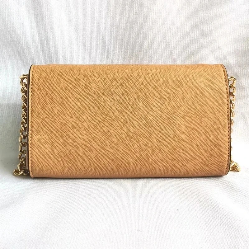 Ladies luxury shoulder bag fashion chain letter messenger bag 2022 new multi-layer simple solid color handbag
Ladies luxury shoulder bag fashion chain letter messenger bag 2022 new multi-layer simple solid color handbag