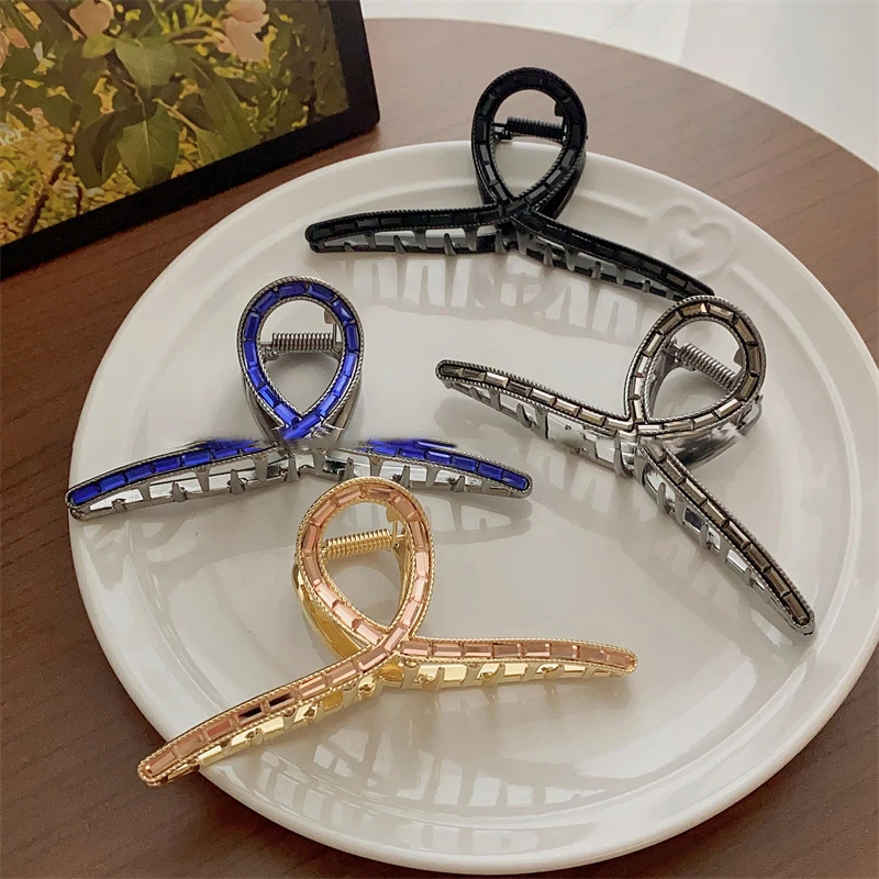 OL Chic Black Cross Sweet Cool Shark Clip Rhinestones Hair Claw Clip Women Girl Large Hair Accessories European Cute Hairwear
OL Chic Black Cross Sweet Cool Shark Clip Rhinestones Hair Claw Clip Women Girl Large Hair Accessories European Cute Hairwear
